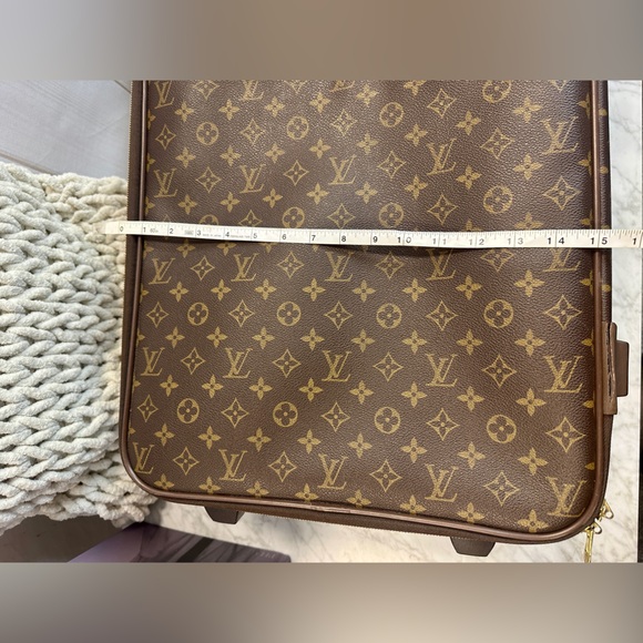 Louis Vuitton Luggage - Picture 15 of 15
